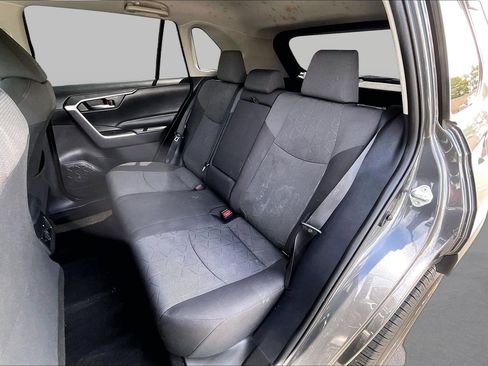 Used 2021 Toyota RAV4 XLE FWD image 25