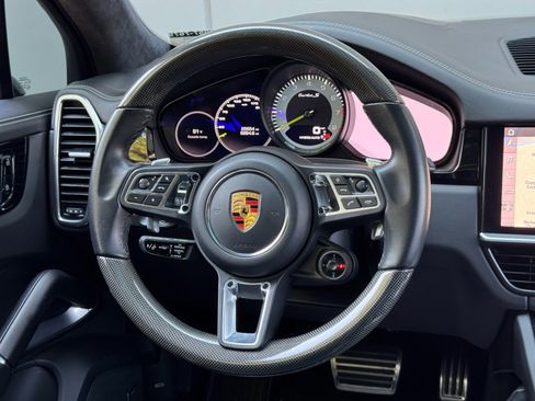 Used 2021 Porsche Cayenne Turbo S image 23