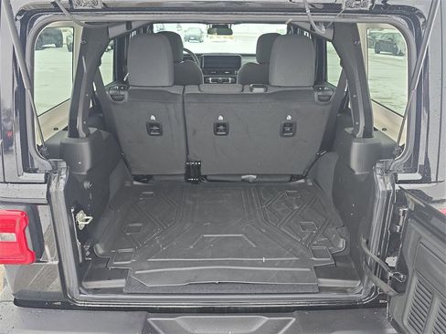 Used 2024 Jeep Wrangler Sahara image 27