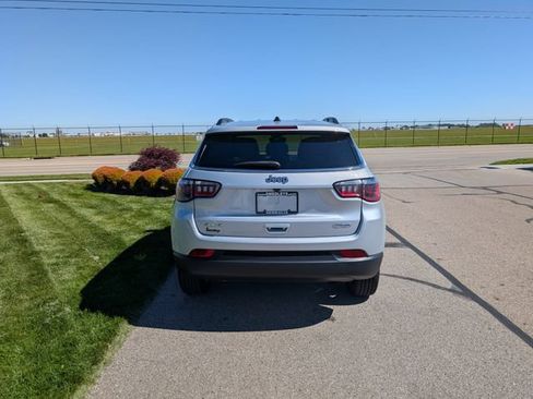 Used 2024 Jeep Compass Latitude AWD/4WD image 7