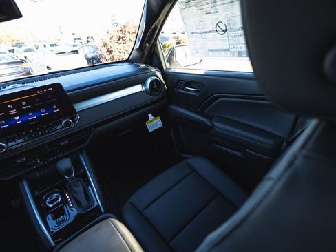 New 2025 Chevrolet Colorado LT w/ LT Convenience Package image 30