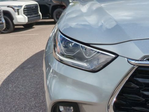 Used 2022 Toyota Highlander Limited FWD image 10