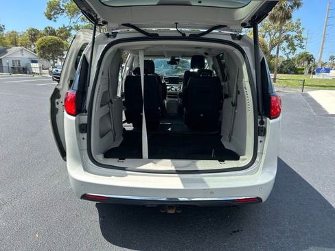Used 2020 Chrysler Pacifica Touring-L Plus image 15