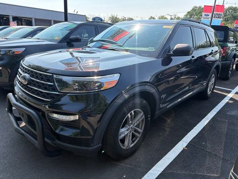 Used 2021 Ford Explorer XLT w/ Equipment Group 202A AWD/4WD image 2