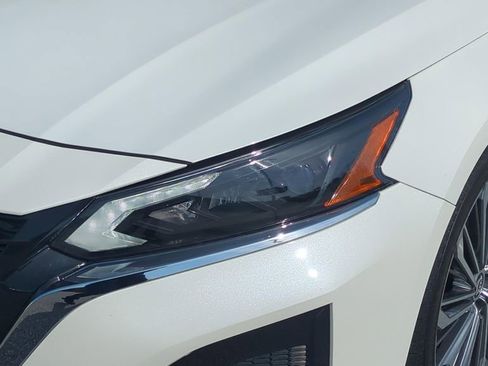 Used 2024 Nissan Altima 2.5 SL FWD image 9