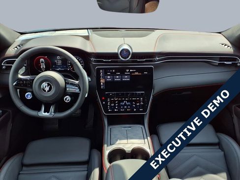 New 2025 Maserati Grecale GT image 8