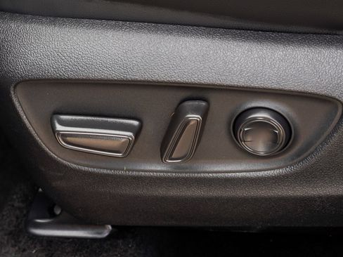 Certified 2025 Toyota Highlander XLE AWD/4WD image 17