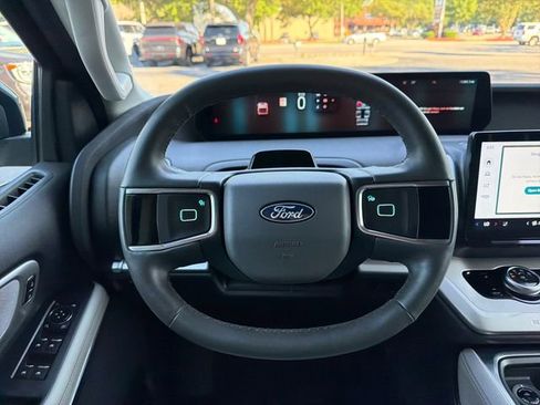 Certified 2025 Ford Expedition Active AWD/4WD image 16