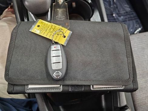 Used 2021 Nissan Rogue SV image 22