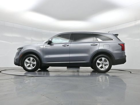 Used 2023 Kia Sorento LX FWD image 7