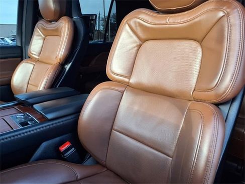 Certified 2023 Lincoln Navigator L Reserve image 6