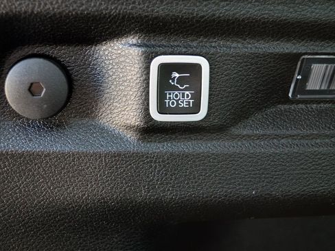 Used 2023 Jeep Grand Cherokee L Laredo AWD/4WD image 7