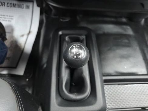 Used 2024 RAM 2500 Tradesman w/ Chrome Appearance Group image 25