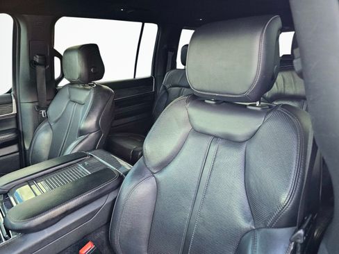 Used 2022 Jeep Wagoneer Series III RWD image 17