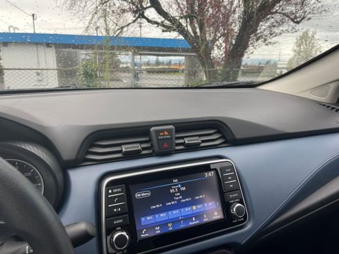 Used 2025 Nissan Versa SV image 17