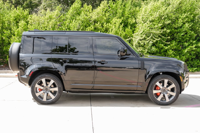 New 2026 Land Rover Defender 110 X AWD/4WD image 9