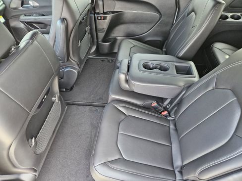 New 2026 Chrysler Pacifica Select image 25