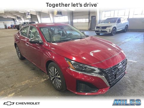 Used 2025 Nissan Altima 2.5 SV FWD image 1