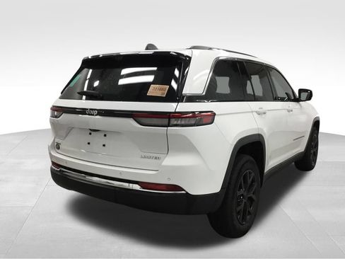 Used 2023 Jeep Grand Cherokee Limited w/ Luxury Tech Group II AWD/4WD image 15