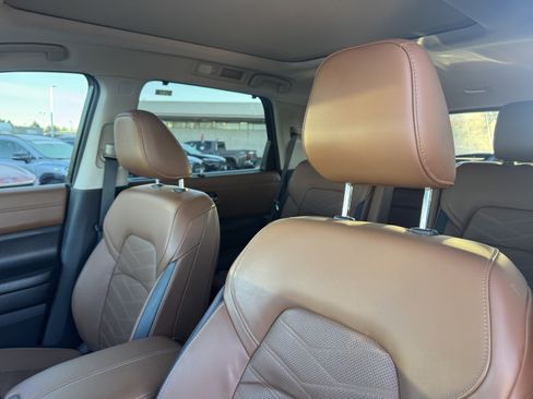 Used 2022 Nissan Pathfinder Platinum w/ Cargo Package image 14