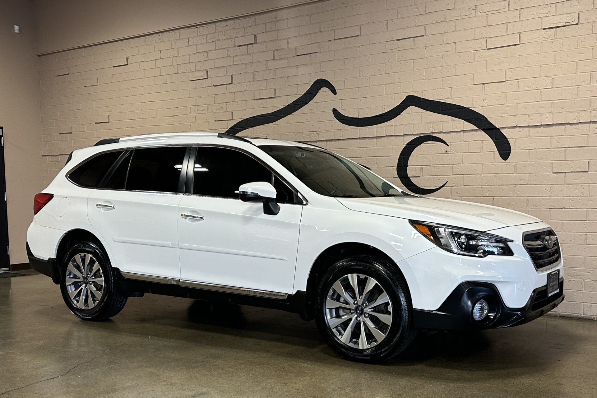 Used 2019 Subaru Outback 2.5i Touring AWD/4WD image 2