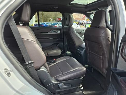 Used 2025 Ford Explorer Platinum w/ LUX Leather Package AWD/4WD image 22
