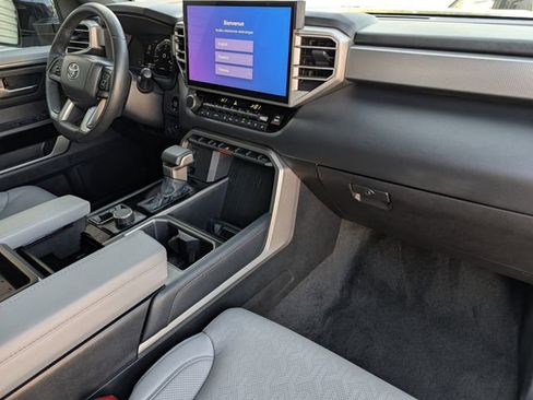 Used 2025 Toyota Tundra Limited AWD/4WD image 33