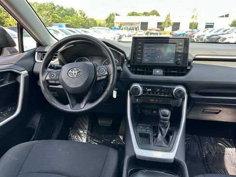 Used 2019 Toyota RAV4 LE FWD image 14