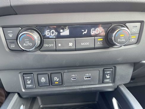 Used 2024 Nissan Frontier SV w/ SV Convenience Package RWD image 17