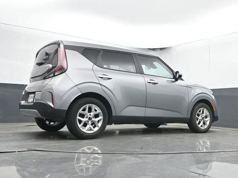 Used 2025 Kia Soul LX w/ LX Technology Package FWD image 40