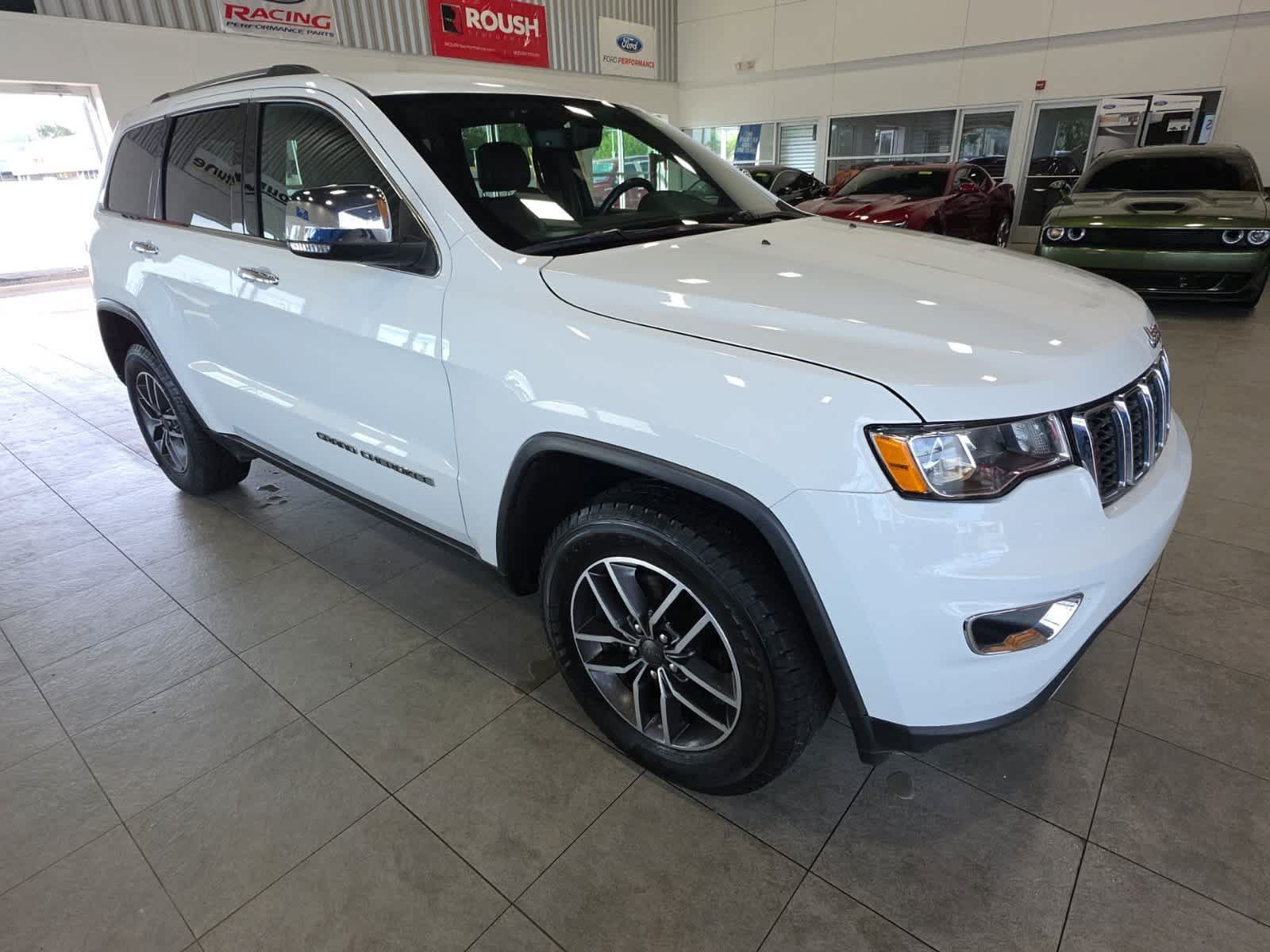 Used 2019 Jeep Grand Cherokee Limited AWD/4WD image 4