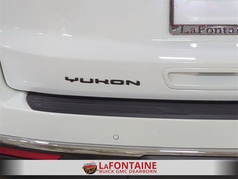 Used 2023 GMC Yukon SLT w/ SLT Premium Package image 32