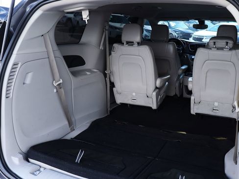 Used 2021 Chrysler Voyager Lxi image 24