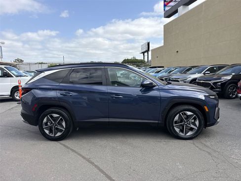 Used 2025 Hyundai Tucson SEL FWD image 2
