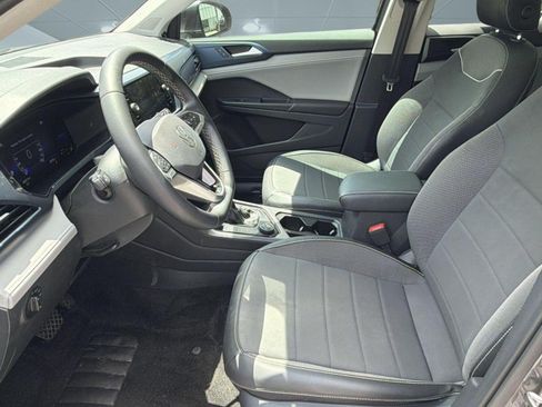 Used 2023 Volkswagen Taos SE w/ Panoramic Sunroof Package AWD/4WD image 5