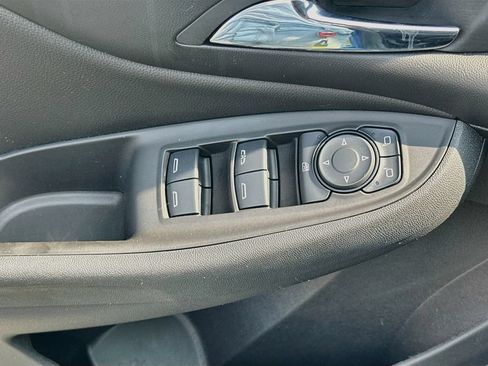 Used 2017 Chevrolet Volt LT w/ Comfort Package FWD image 17
