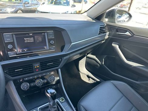 Certified 2024 Volkswagen Jetta SE image 14