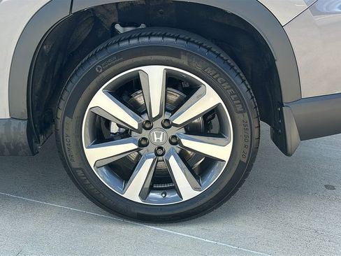 Used 2025 Honda Pilot Touring image 18