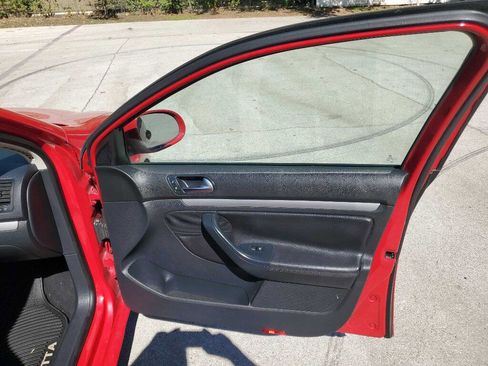 Used 2010 Volkswagen Jetta SE image 26