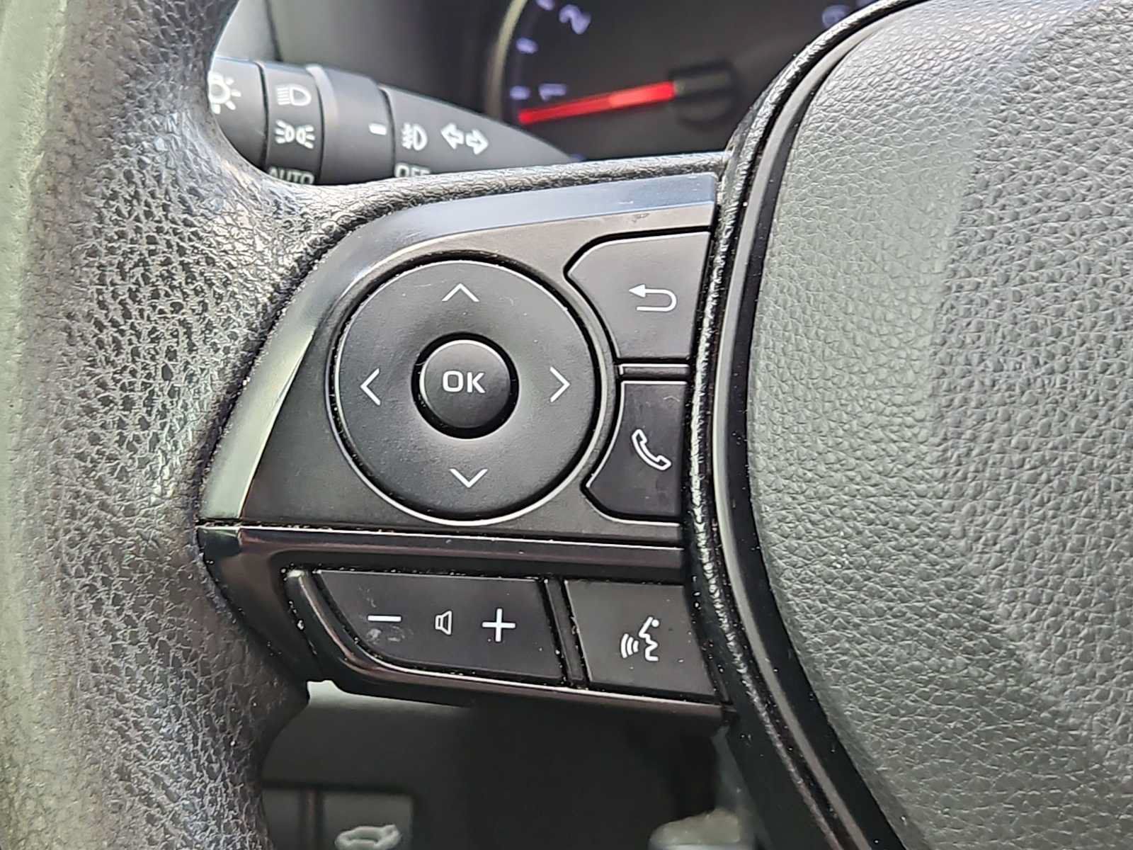 Used 2019 Toyota RAV4 XLE w/ Convenience Package FWD image 22