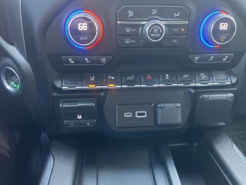 Used 2022 Chevrolet Silverado 2500 LTZ w/ LTZ Plus Package image 17