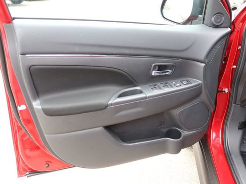 Used 2025 Mitsubishi Outlander Sport LE image 8