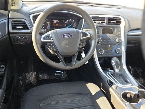 Used 2016 Ford Fusion SE FWD image 16