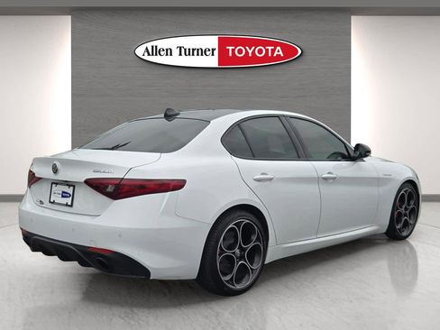 Used 2022 Alfa Romeo Giulia Veloce RWD image 9