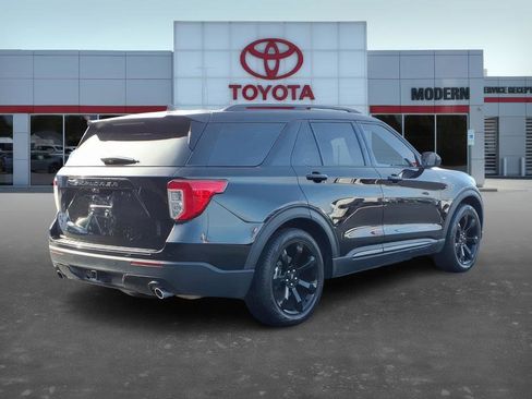 Used 2024 Ford Explorer ST-Line w/ Class IV Trailer Tow Package image 6