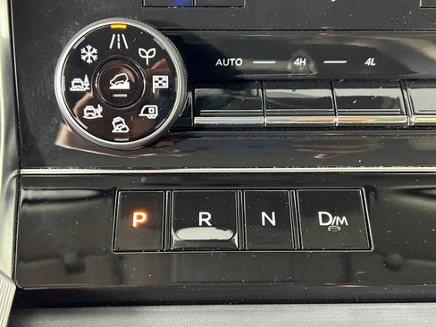 Used 2025 Nissan Armada Platinum Reserve AWD/4WD image 27
