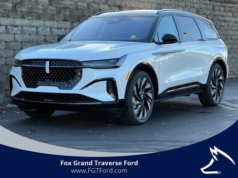 New 2026 Lincoln Nautilus Reserve w/ Jet Appearance Package image 1