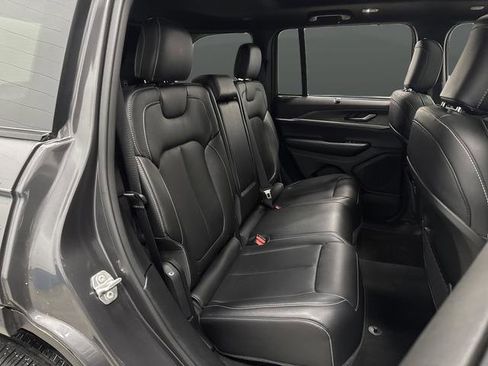 Used 2024 Jeep Grand Cherokee Limited w/ Luxury Tech Group II image 32