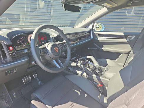 New 2026 Porsche Cayenne S image 4