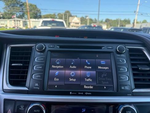 Used 2018 Toyota Highlander Limited AWD/4WD image 23
